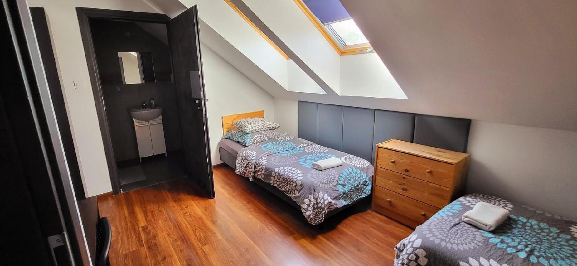 M Hostel Гливице Екстериор снимка