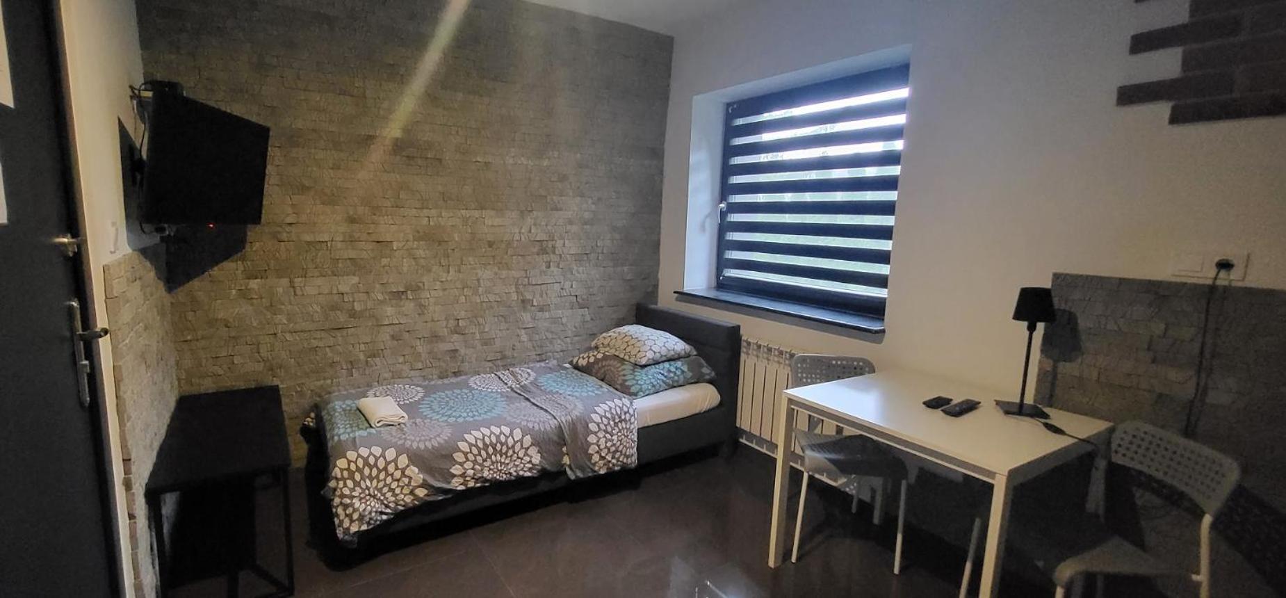 M Hostel Гливице Екстериор снимка