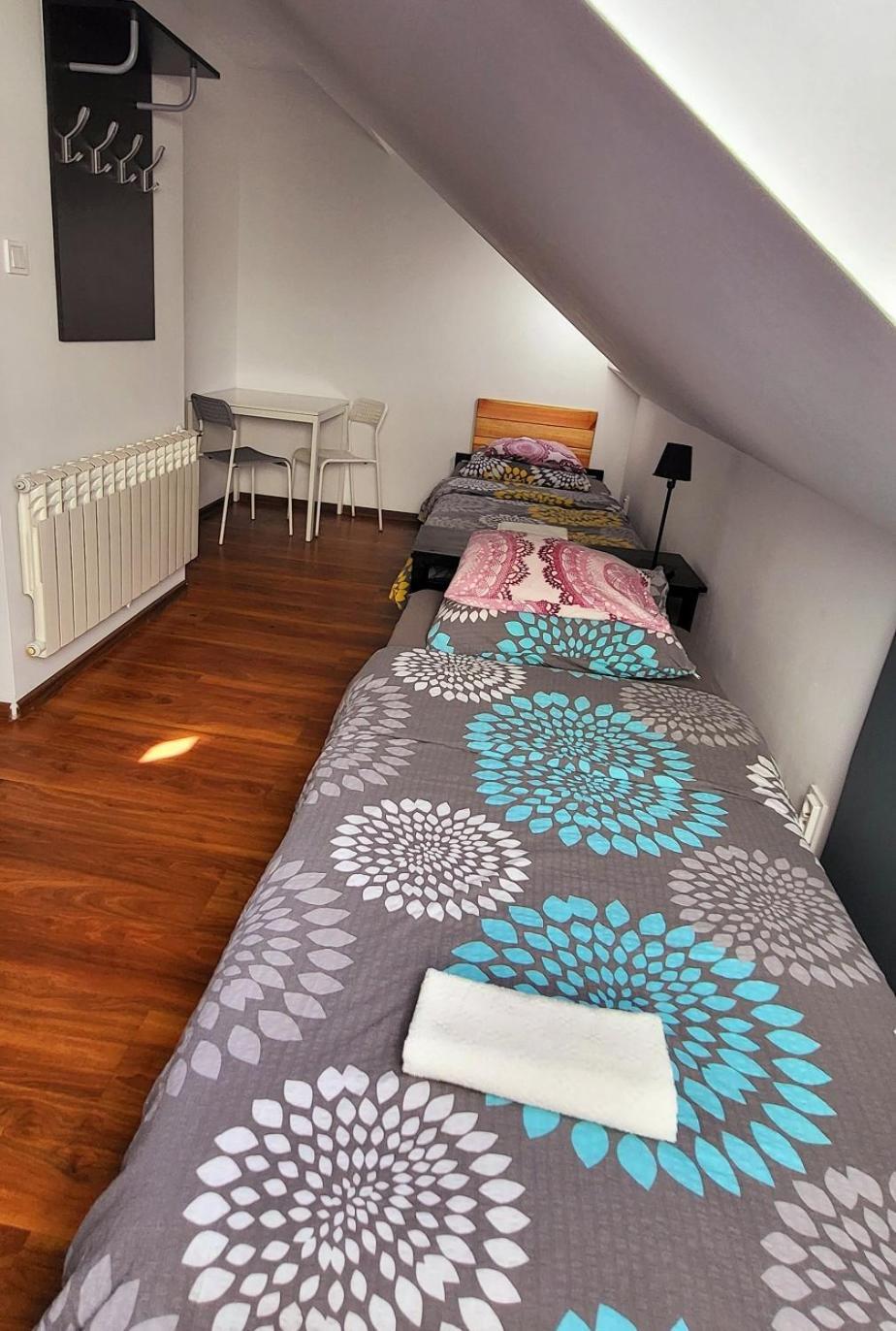 M Hostel Гливице Екстериор снимка